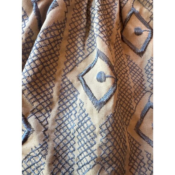 Vintage-Style Embroidered Tote Bag With Suede Straps & Magnetic Closure - Picture 2 of 5